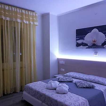 Paradiso Hotel 3*