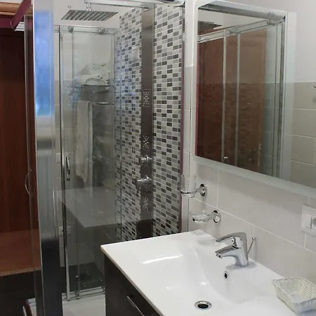 Paradiso Hotel 3*