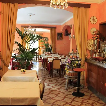 Paradiso Hotel 3*